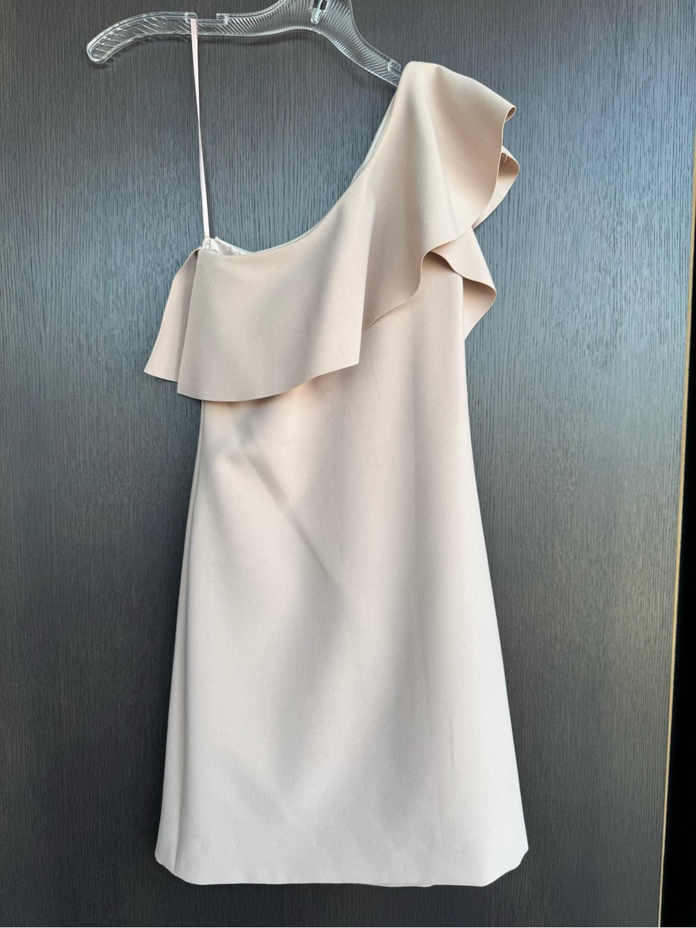 Like new ELIZABETH AND JAMES One-Shoulder Ruffle Shift Dress in Blush, size 0/XS